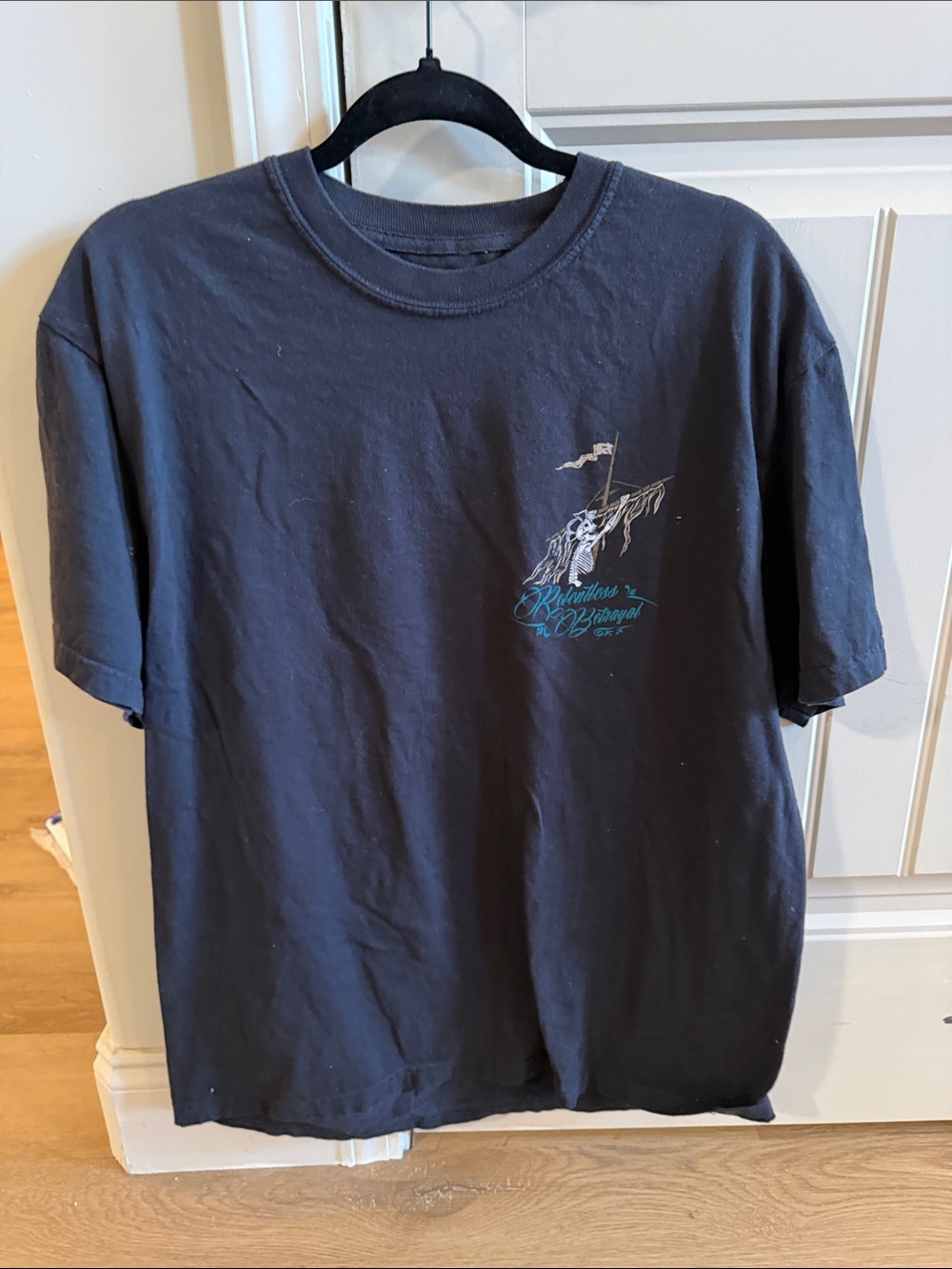 Men's Black Short-Sleeve Graphic Crewneck T-Shirt